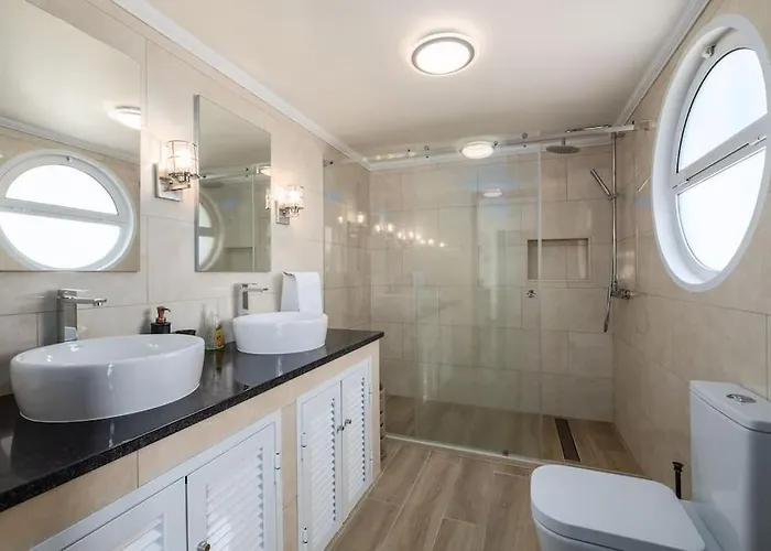 בית נופש Sea Avenue Palace *